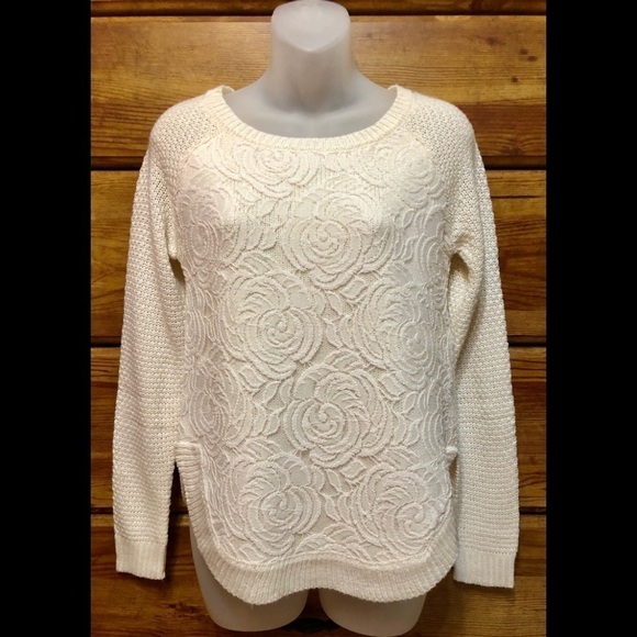 3/$25 Sale !🎈Cloud Chaser white knitted sweater, size S - Picture 1 of 5